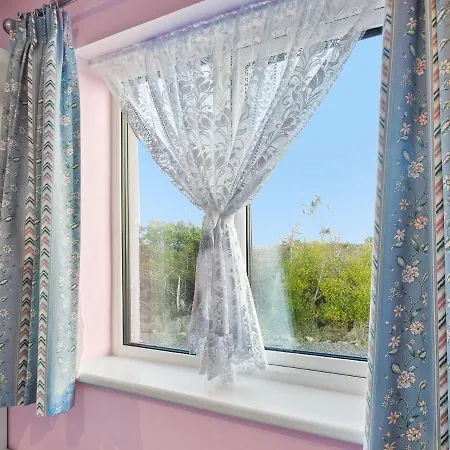 بيت للعطل An Teachin Corcra