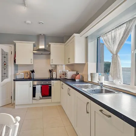 بيت للعطل An Teachin Corcra Rosmuck